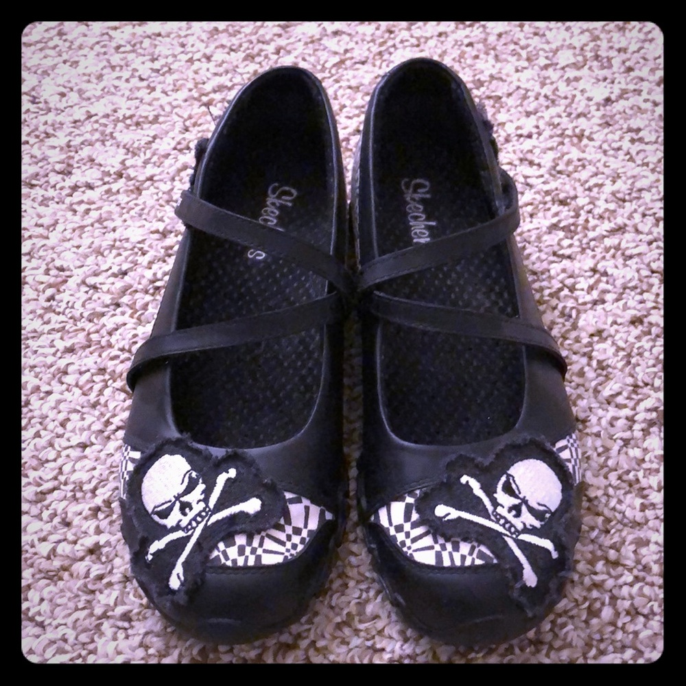 sketchers skulls sneaker flats